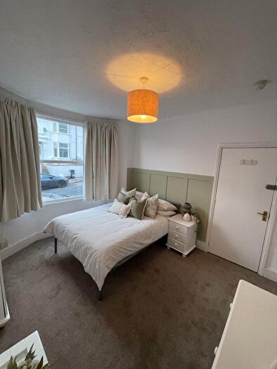 1 Bedroom Terraced House To Rent In Bernard Road, Brighton, BN2