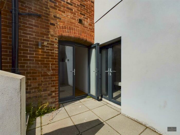 2 Bedroom Flat To Rent In Blackboy Road, Exeter, EX4