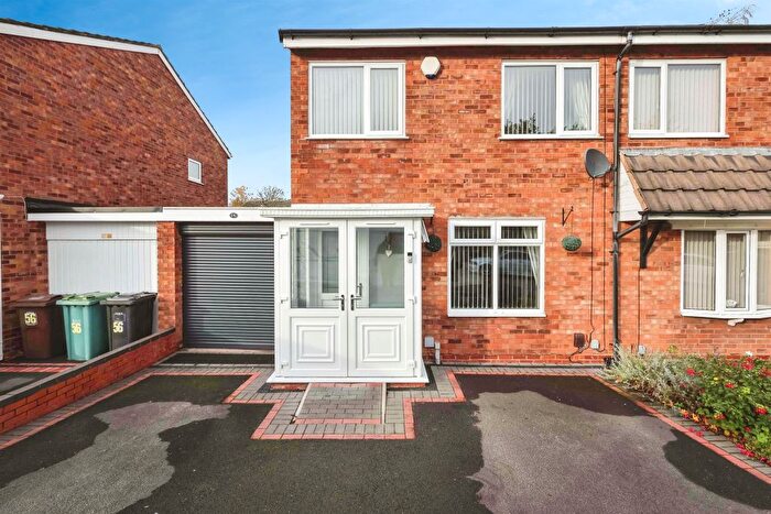 3 Bedroom Semi Detached House For Sale In Kingfisher Drive, Birmingham, B36