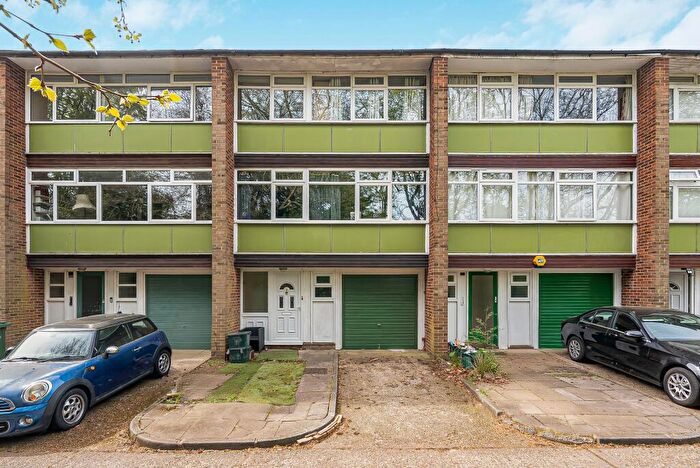 3 Bedroom Town House For Sale In Abbots Park, St Albans, AL1