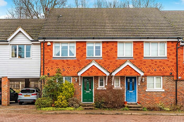 3 Bedroom End Of Terrace House For Sale In Albion Way, Edenbridge, Kent, TN8