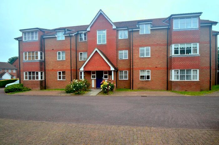 2 Bedroom Flat To Rent In Farriers Road, Epsom, KT17