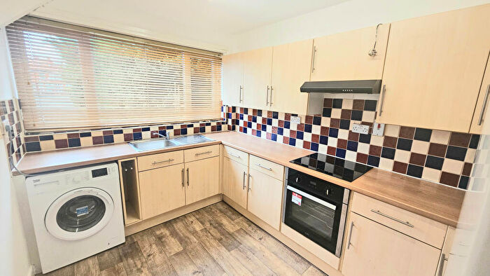 3 Bedroom Detached House To Rent In Parrs Wood Road, Didsbury, M20