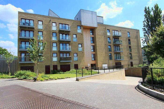 2 Bedroom Flat For Sale In Kings Mill Way, Denham, UB9