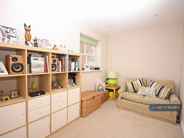 2 Bedroom Flat To Rent In Tolworth Park Road, Surbiton, KT6