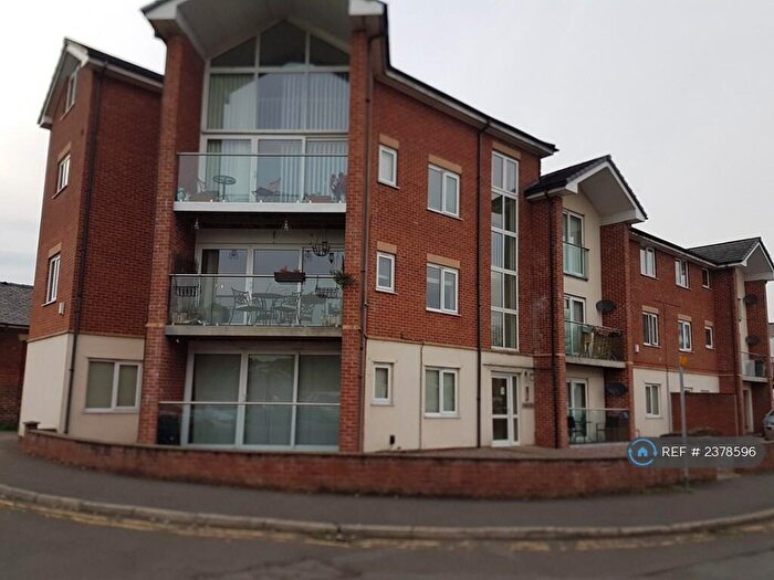 2 Bedroom Flat To Rent In Sandford Street, Radcliffe, Manchester, M26