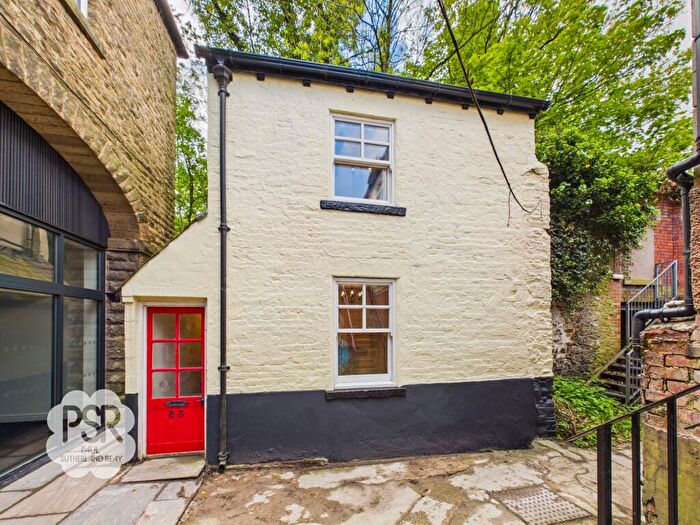 1 Bedroom Semi-Detached House For Sale In Market Street, Whaley Bridge, SK23