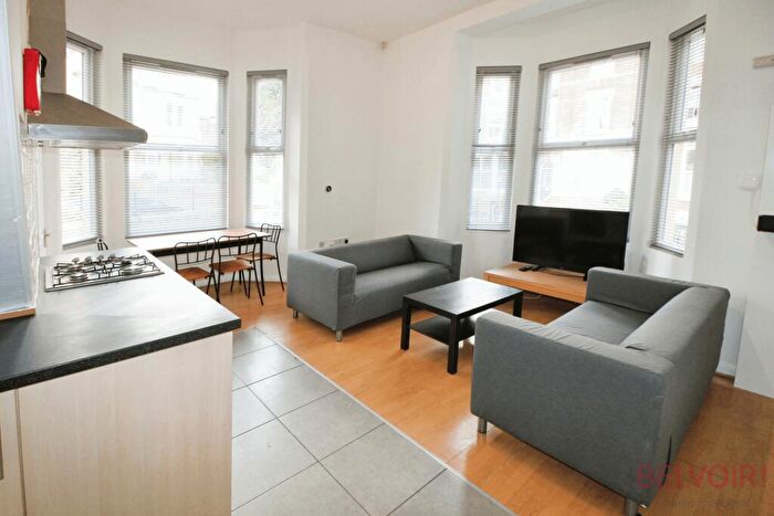 4 Bedroom Semi-Detached House To Rent In Burns Street, Nottingham, NG7