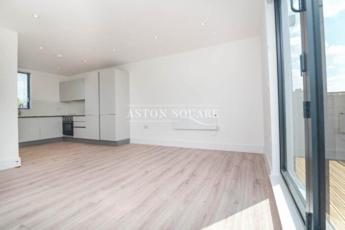 1 Bedroom Flat To Rent In Colney Hatch Lane, London, N10