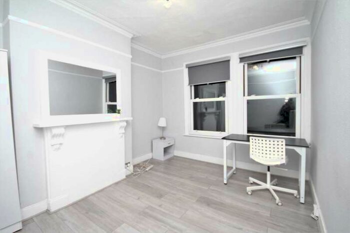2 Bedroom Flat To Rent In Junction Road, Archway, London, N19