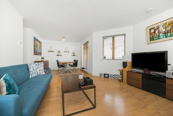 2 Bedroom Flat To Rent In Collington Street, London, SE10