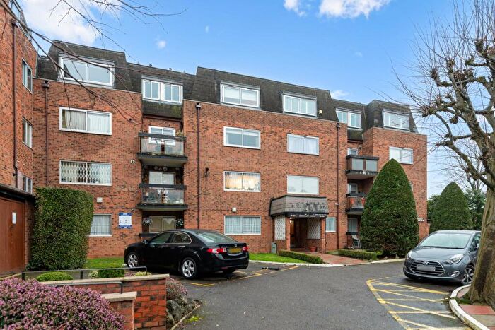 2 Bedroom Flat For Sale In Hale Lane, Edgware, HA8