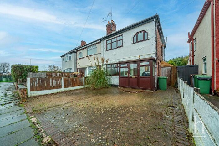 3 Bedroom Semi Detached House For Sale In Pinetree Grove, Wirral, CH46