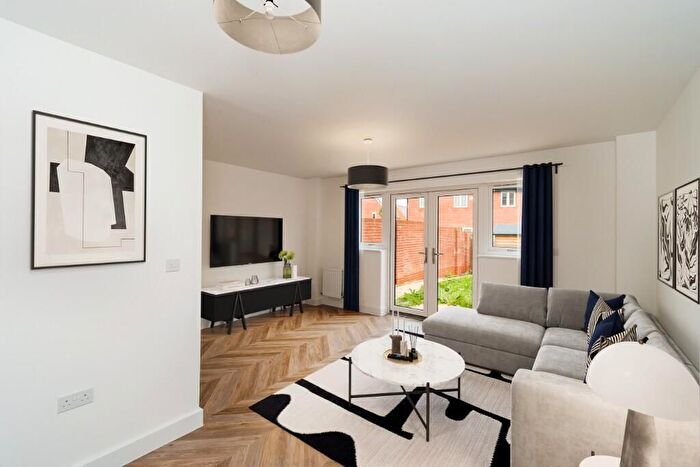 3 Bedroom Detached House To Rent In Hillars Heath Road, Coulsdon, CR5