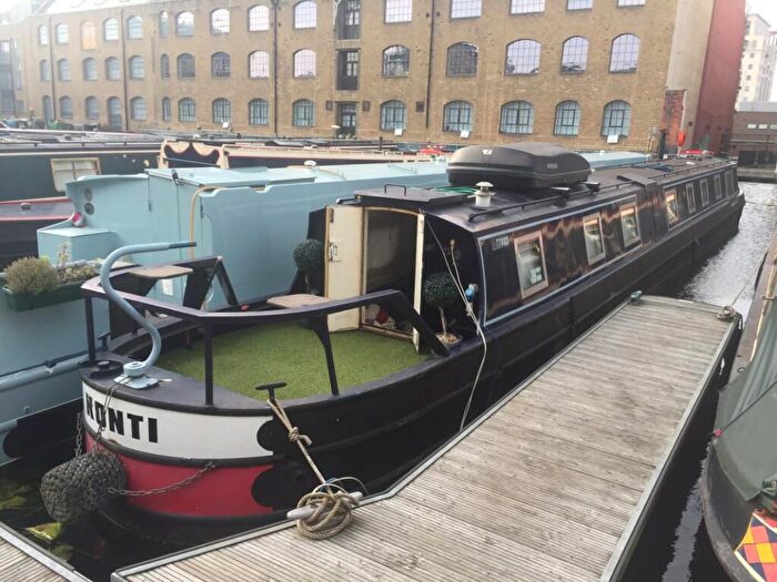1 Bedroom House Boat For Sale In Ice Wharf Marina, Kings Cross, London, N1