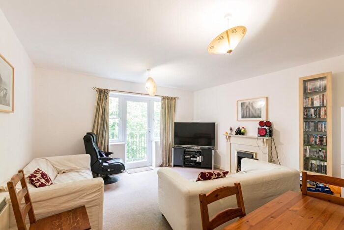 2 Bedroom Flat To Rent In London Road, Newbury, RG14