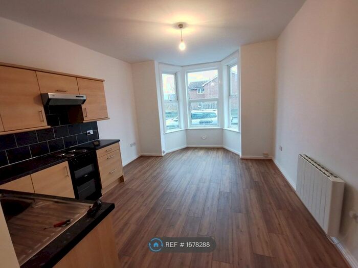 1 Bedroom Flat To Rent In Queens Court, Great Yarmouth, NR30