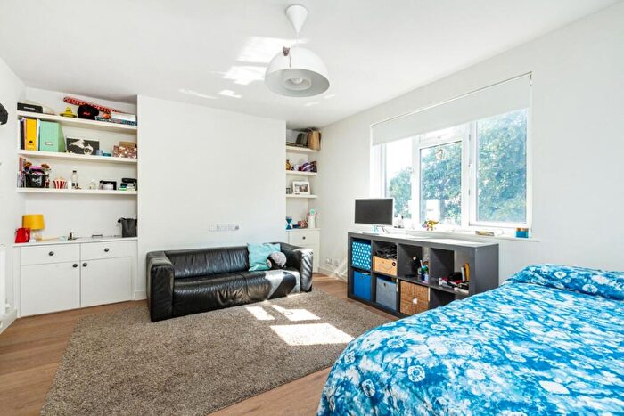 Flat To Rent In St. Marks Grove, Chelsea, London, SW10