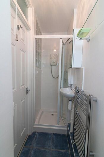 3 Bedroom Semi-Detached House To Rent In Furze Close, Redhill, RH1