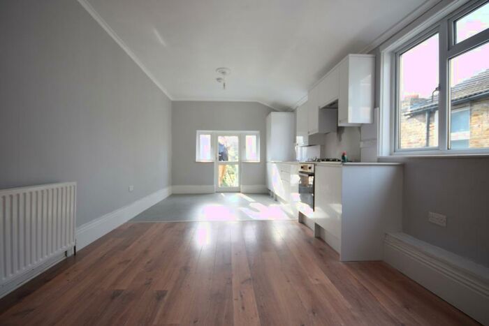 2 Bedroom Flat To Rent In Sangley Road, Catford, SE6