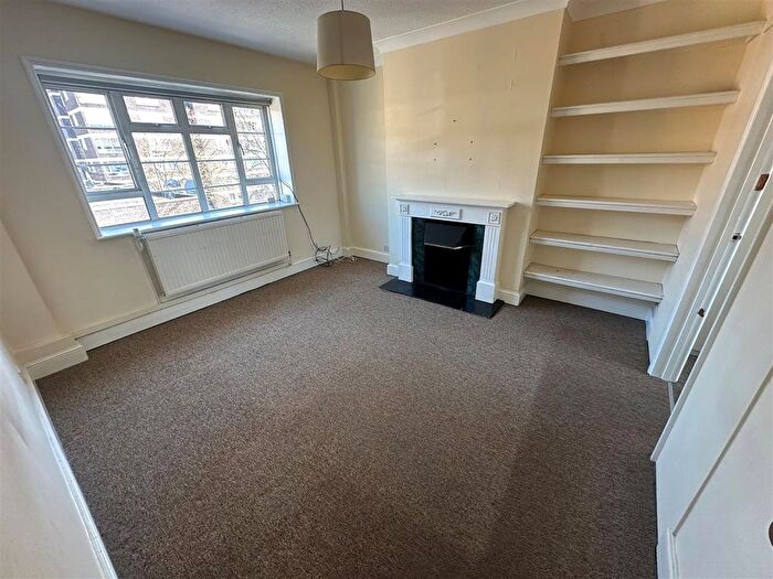 4 Bedroom Flat To Rent In Church Street Estate, London, NW8