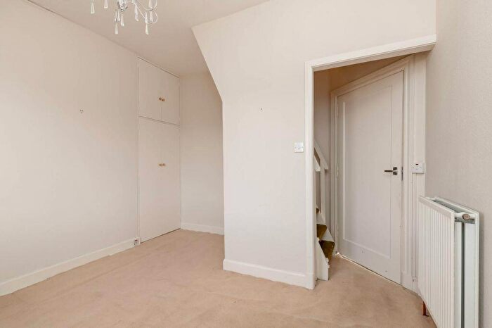 2 Bedroom Flat For Sale In Roseville Gardens, Edinburgh, EH5