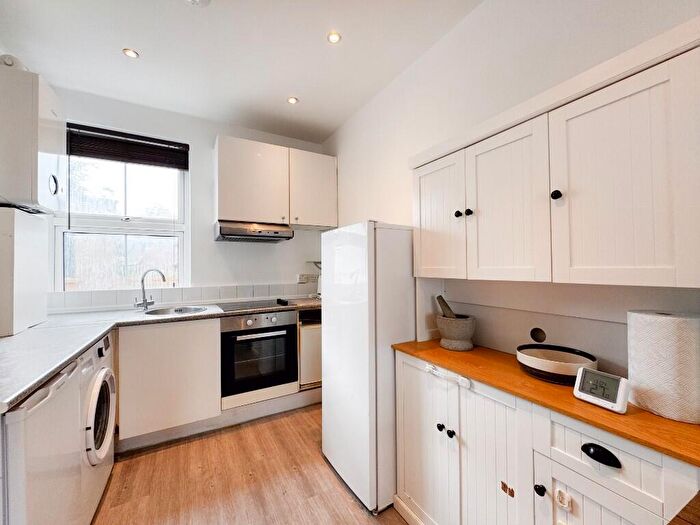 1 Bedroom Flat To Rent In Battersea Bridge Road, London, SW11