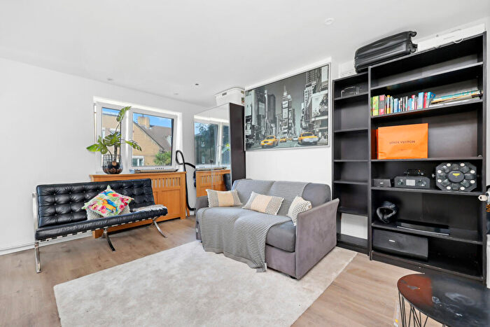 2 Bedroom Apartment For Sale In Redclyf House, Cephas Street, London, E1