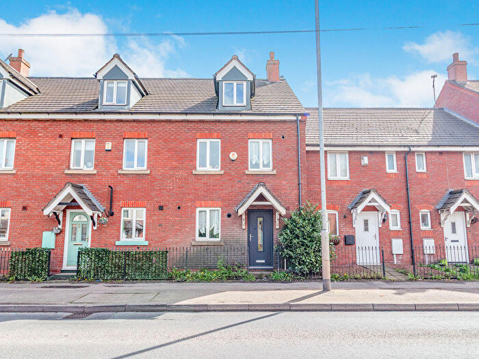 3 Bedroom Town House For Sale In Derby Road, Uttoxeter, ST14