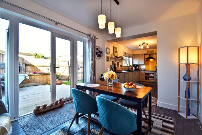 3 Bedroom Link Detached House For Sale In Hawker Drive, Louth, LN11