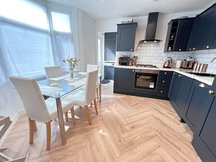 1 Bedroom Flat For Sale In Ground Floor, Olive Road, Plaistow, E13