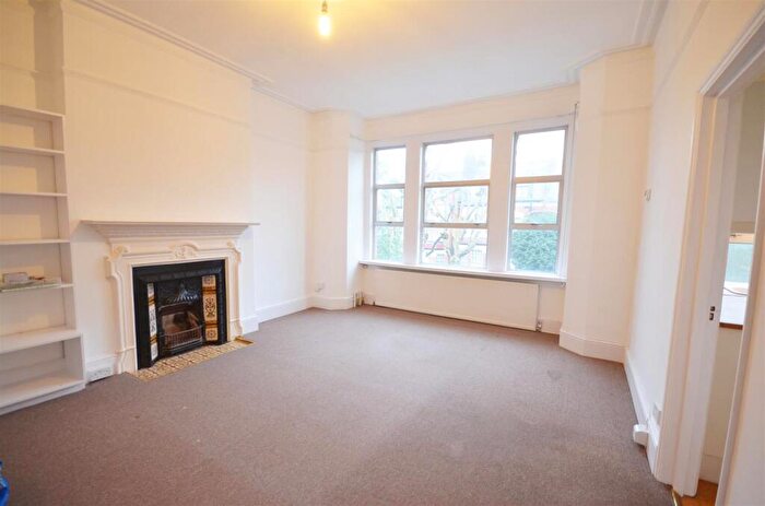 2 Bedroom Flat To Rent In Church Crescent, Muswell Hill, London, N10