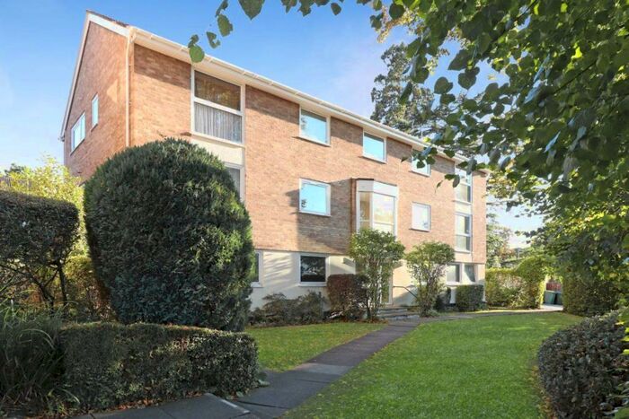 2 Bedroom Flat To Rent In The Park, GL50