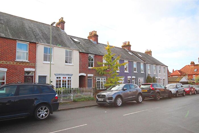 2 Bedroom Terraced House To Rent In Western Road, Lymington, SO41
