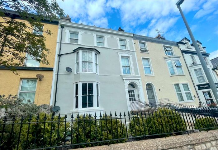 2 Bedroom Penthouse To Rent In Llewelyn Avenue, Llandudno, LL30