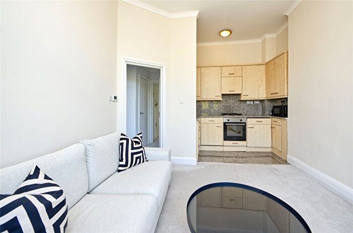 2 Bedroom Flat To Rent In Gwendwr Road, London, W14