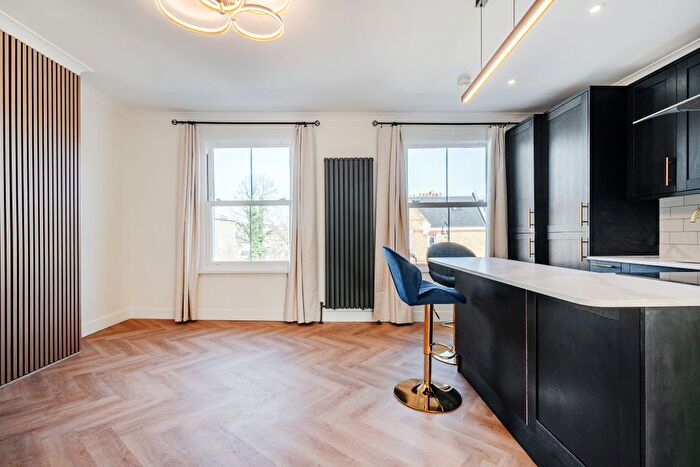 1 Bedroom Detached House For Sale In Colvestone Crescent, London, E8