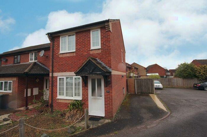 2 Bedroom End Of Terrace House To Rent In Woodstock Close, Hedge End, SO30