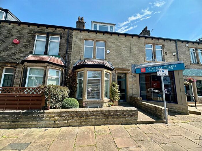 2 Bedroom Flat To Rent In Skircoat Green Road, Halifax, HX3