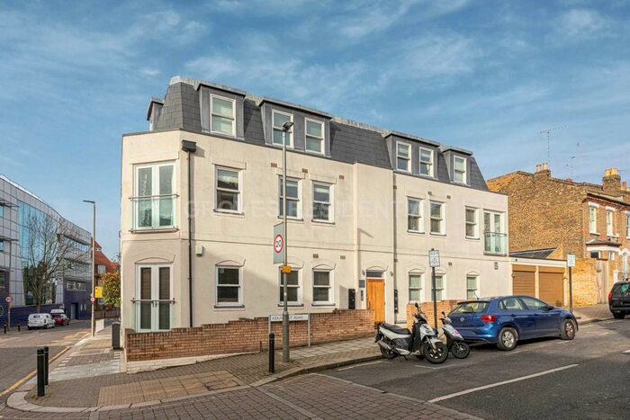 2 Bedroom Flat To Rent In St Anns Hill, London, SW18