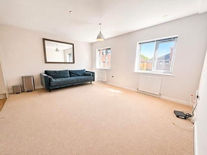 2 Bedroom Flat To Rent In Leacroft, Staines, TW18