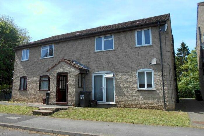 2 Bedroom Property To Rent In Cavalier Way, Wincanton, BA9
