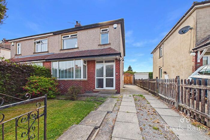 3 Bedroom Semi-Detached House For Sale In Greenton Avenue, Scholes, Cleckheaton, West Yorkshire, BD19