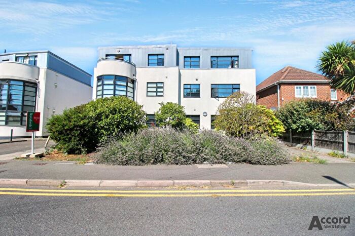 2 Bedroom Flat To Rent In Camellia Close, West Horndon, CM13