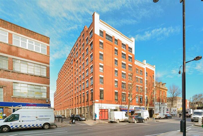 Flat For Sale In City View House, Bethnal Green Road, London, E2