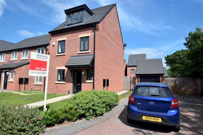 3 Bedroom Detached House To Rent In Alice Smart Close, Crossgates, Leeds, West Yorkshire, LS15