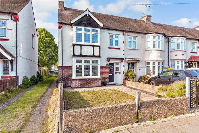 3 Bedroom End Terrace House For Sale In The Fairway, Gravesend, Kent, DA11