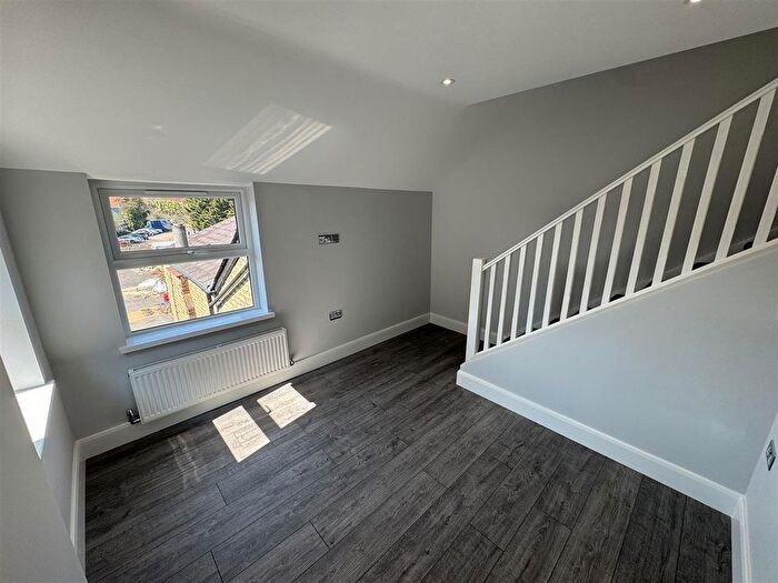 1 Bedroom Flat To Rent In Green Lanes, Palmers Green, N13