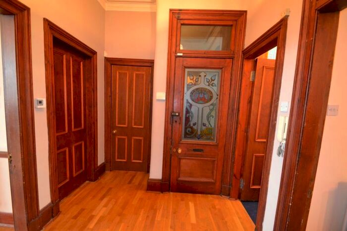 2 Bedroom Flat To Rent In Broomhill Drive, Glasgow, G11