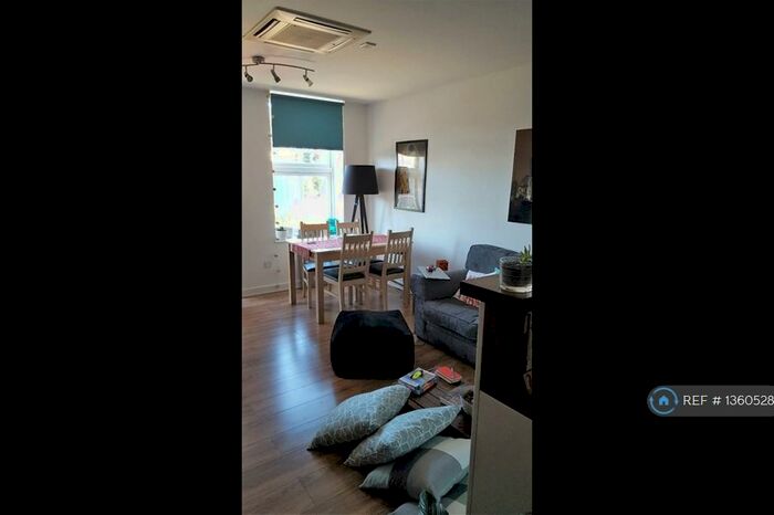 1 Bedroom Flat To Rent In West Wycombe Road, High Wycombe, HP11